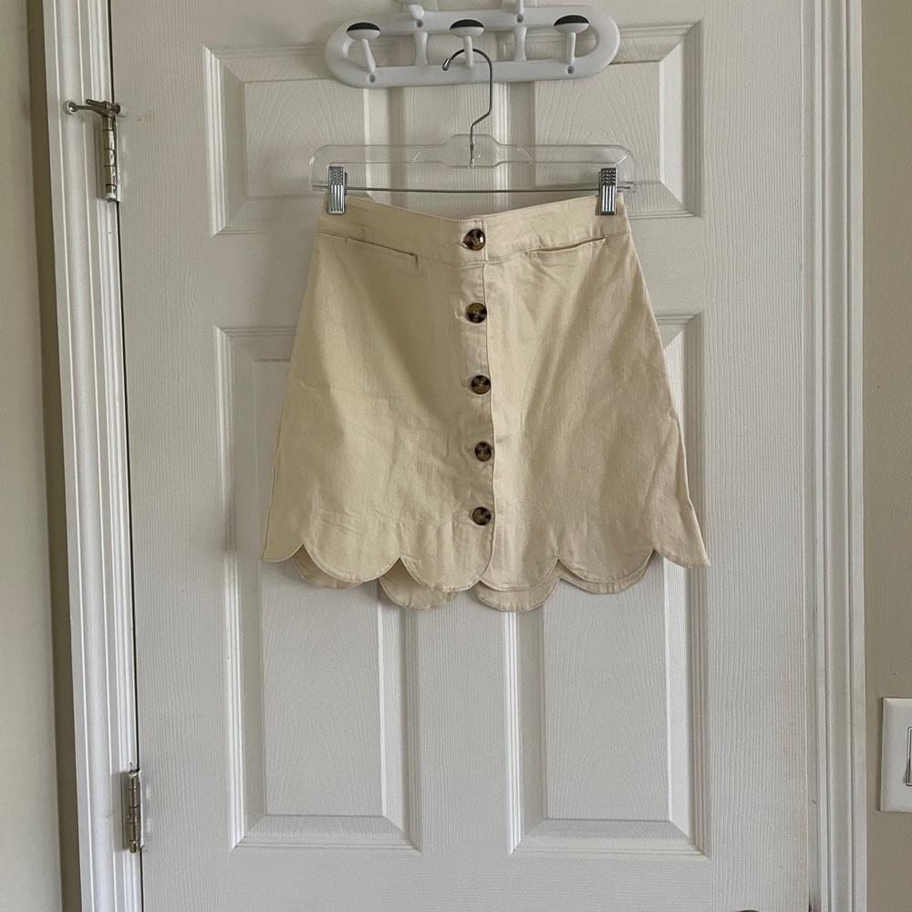 Scalloped skirt